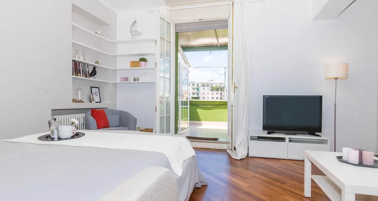 Altido The Lounge Balcony Apartment Milan